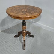 Italian Specimen Table