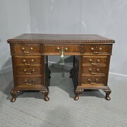 Superb Chippendale Mahogany Pedestal Desk