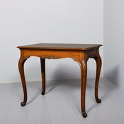 Georgian-style, Shaped Mahogany Centre Table