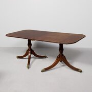 Georgian-style Pedestal Dining Table 