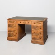Large Victorian Figured Walnut Kneehole Desk 