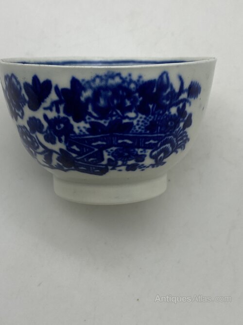 Antiques Atlas - Miniature Worcester Tea Bowl And Saucer C.1780