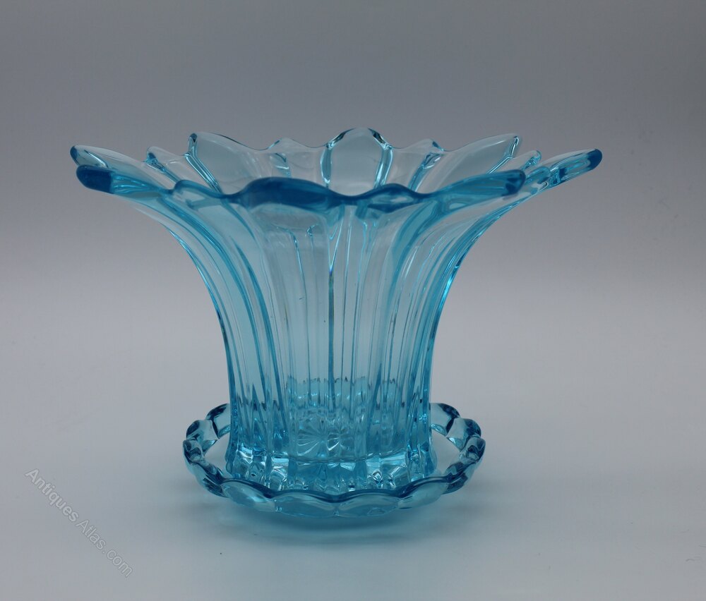 Antiques Atlas - Art Deco Glass Vase, Bagley Style, 1930s, 17cm