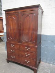 Georgian Mahogany Linen Press / Wardrobe