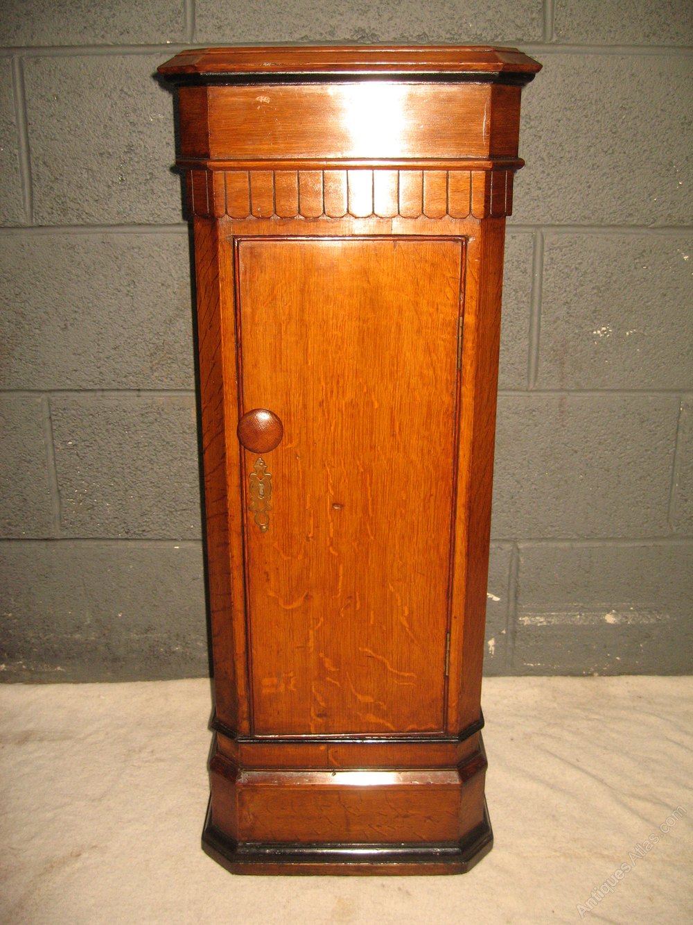 Oak Pedestal Display Cupboard Antiques Atlas