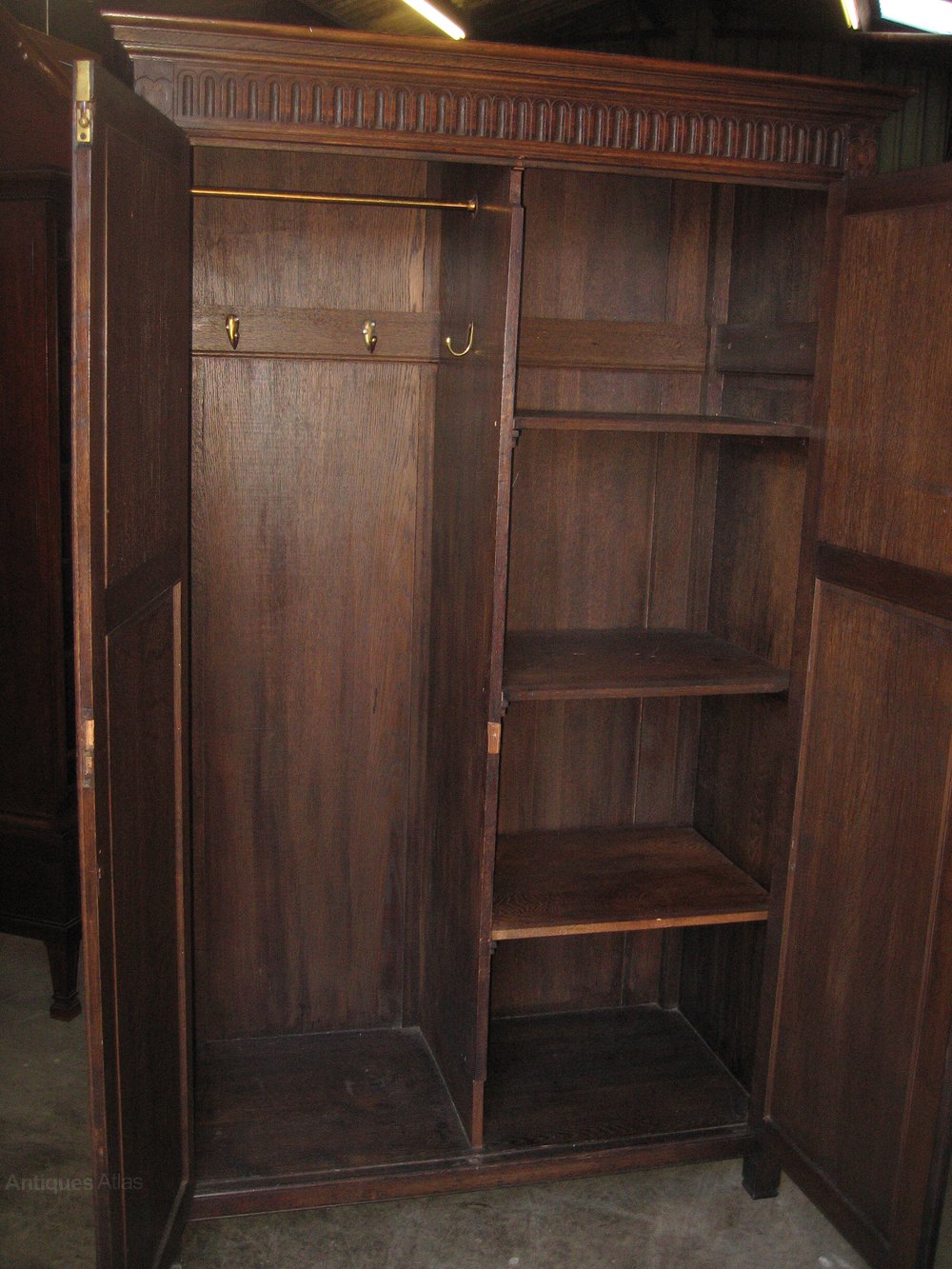 Oak Small Size Two Door Wardobe Hall Robe - Antiques Atlas