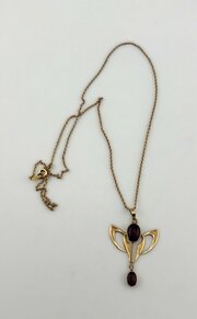  Art Nouveau 10ct Gold & Amethyst Pendant & Chain