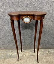 Elegant Mahogany Kidney Shaped Occasional Table.