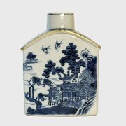 18th century Chinese Export porcelain tea caddy