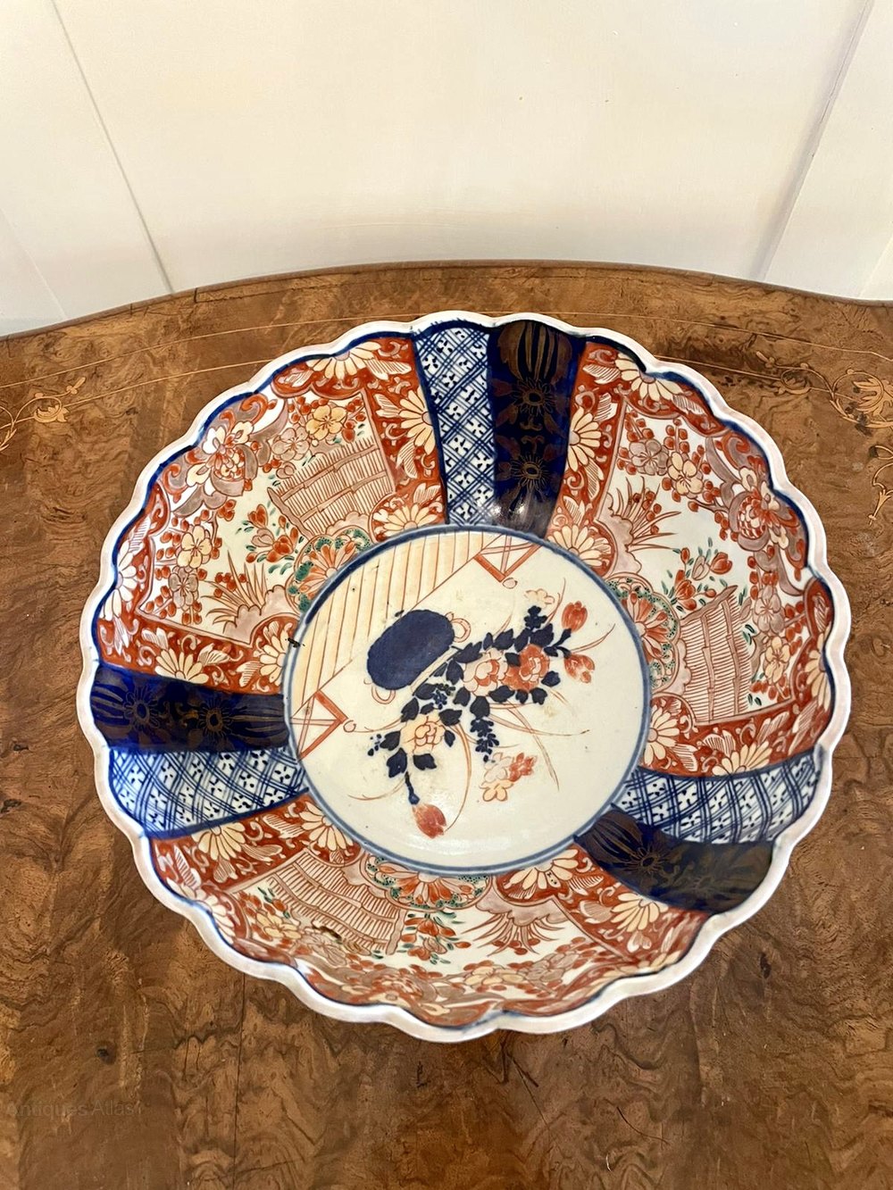 Antiques Atlas - Antique Scalloped Shaped Imari Bowl