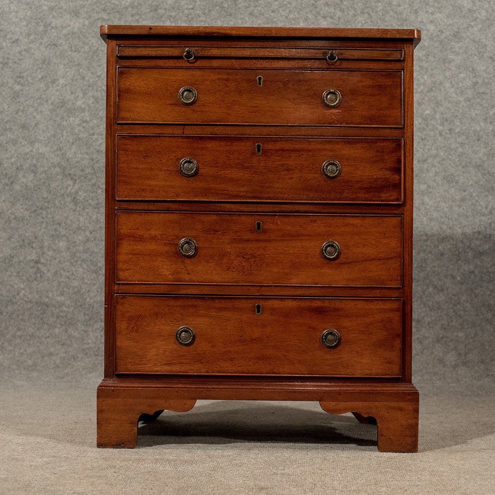 Antique Small Bachelors Chest Of Drawers Bedside Antiques Atlas