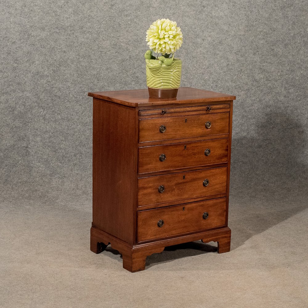 Antique Small Bachelors Chest Of Drawers Bedside Antiques Atlas