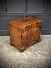 18th Century Queen Anne Walnut Chest Of Drawers