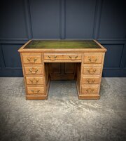 Freestanding Oak & Leather Kneehole Desk