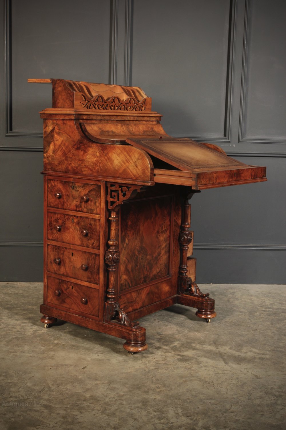 Walnut Rising Top Davenport Desk - Antiques Atlas