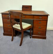 Good Tidy Mahogany Desk, Great Functional Size