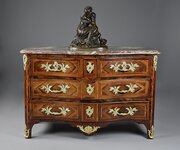 18thc French Régence Rosewood Serpentine Commode