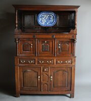 18thc Welsh Oak Cwpwrdd Tridarn Of Superb Patina