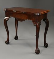 Rare 18thc Irish American black walnut tea table