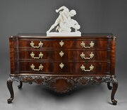 Superb 19thc Serpentine Chippendale Style Commode