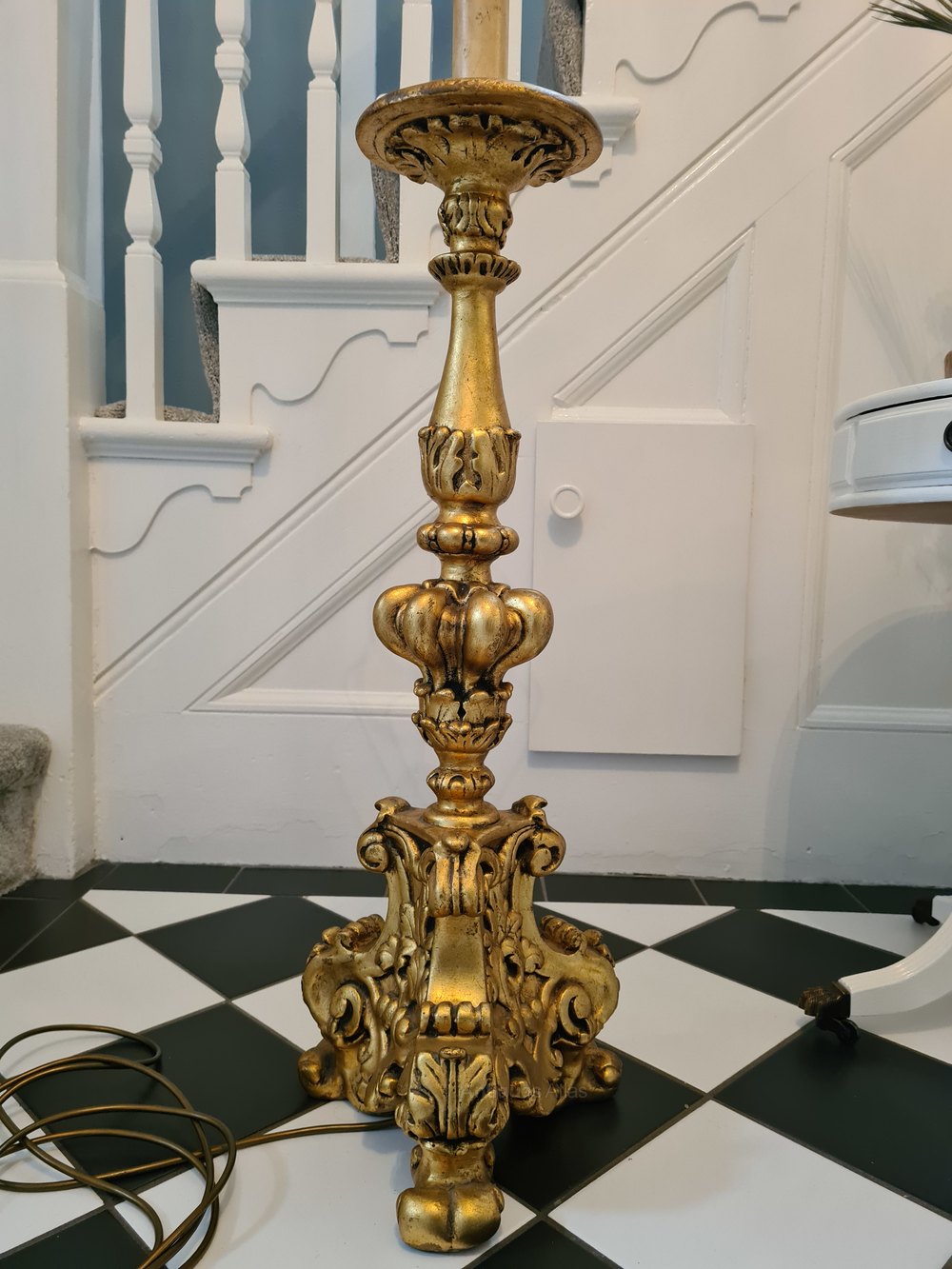 Antiques Atlas - Victorian Carved & Gilded Lamp Stand