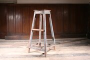 Large Pine Sculptor Stand