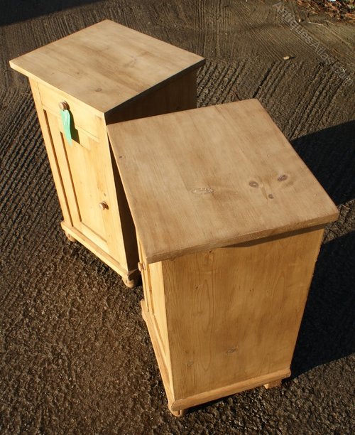 A Fine Pair Of Dutch Pine Bedside Antiques Atlas