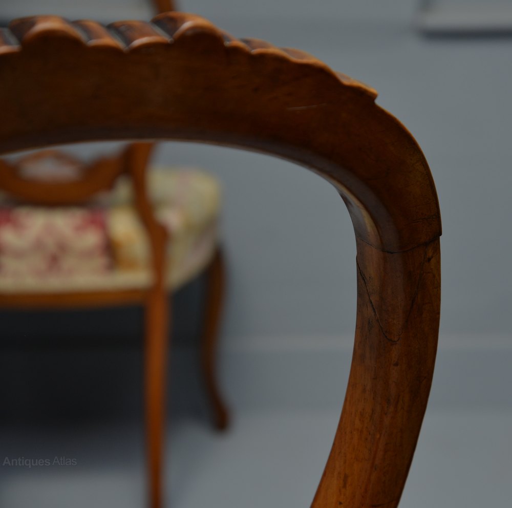Pretty Pair Of Victorian Carved Walnut Side Chairs - Antiques Atlas
