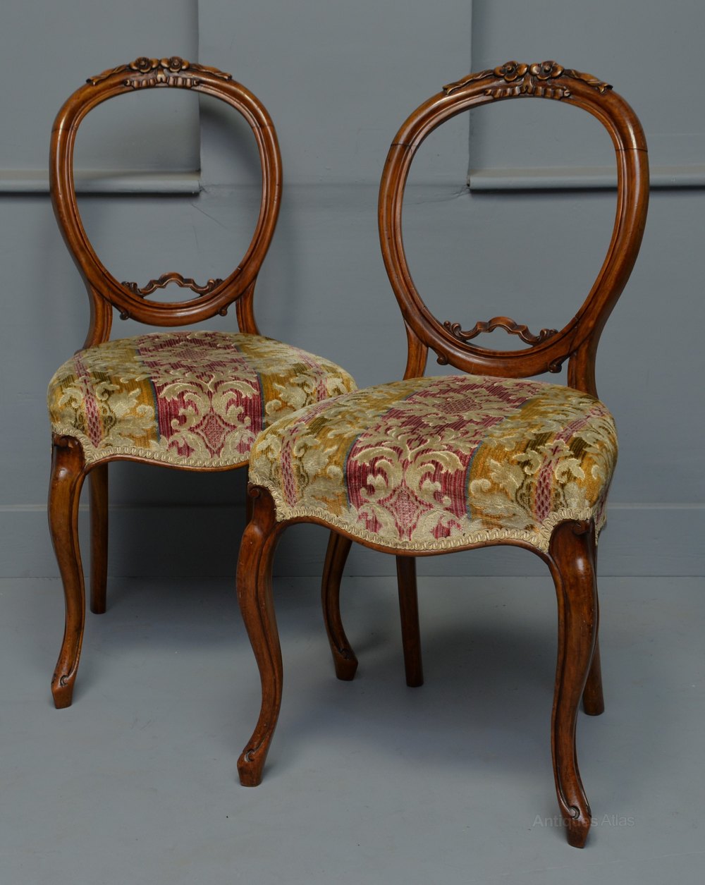 Pretty Pair Of Victorian Carved Walnut Side Chairs - Antiques Atlas
