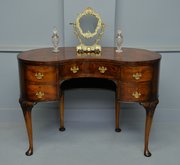 Queen Anne Style Walnut Dressing Table / Desk