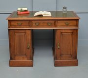Victorian Mahogany Pedestal Desk