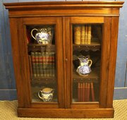 Small Mahogany Antique Bookcase Display Cabinet. 
