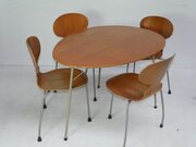 Fritz Hansen Egg Table 4 Chairs