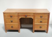 Oak Kneehole Desk "Knightman"