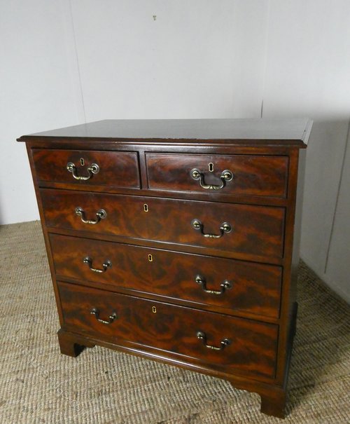 Small Mahogany Chest Of Drawers Antiques Atlas