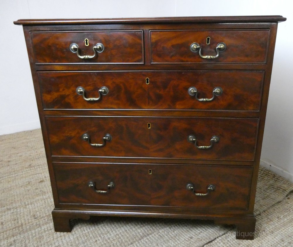 Small Mahogany Chest Of Drawers Antiques Atlas