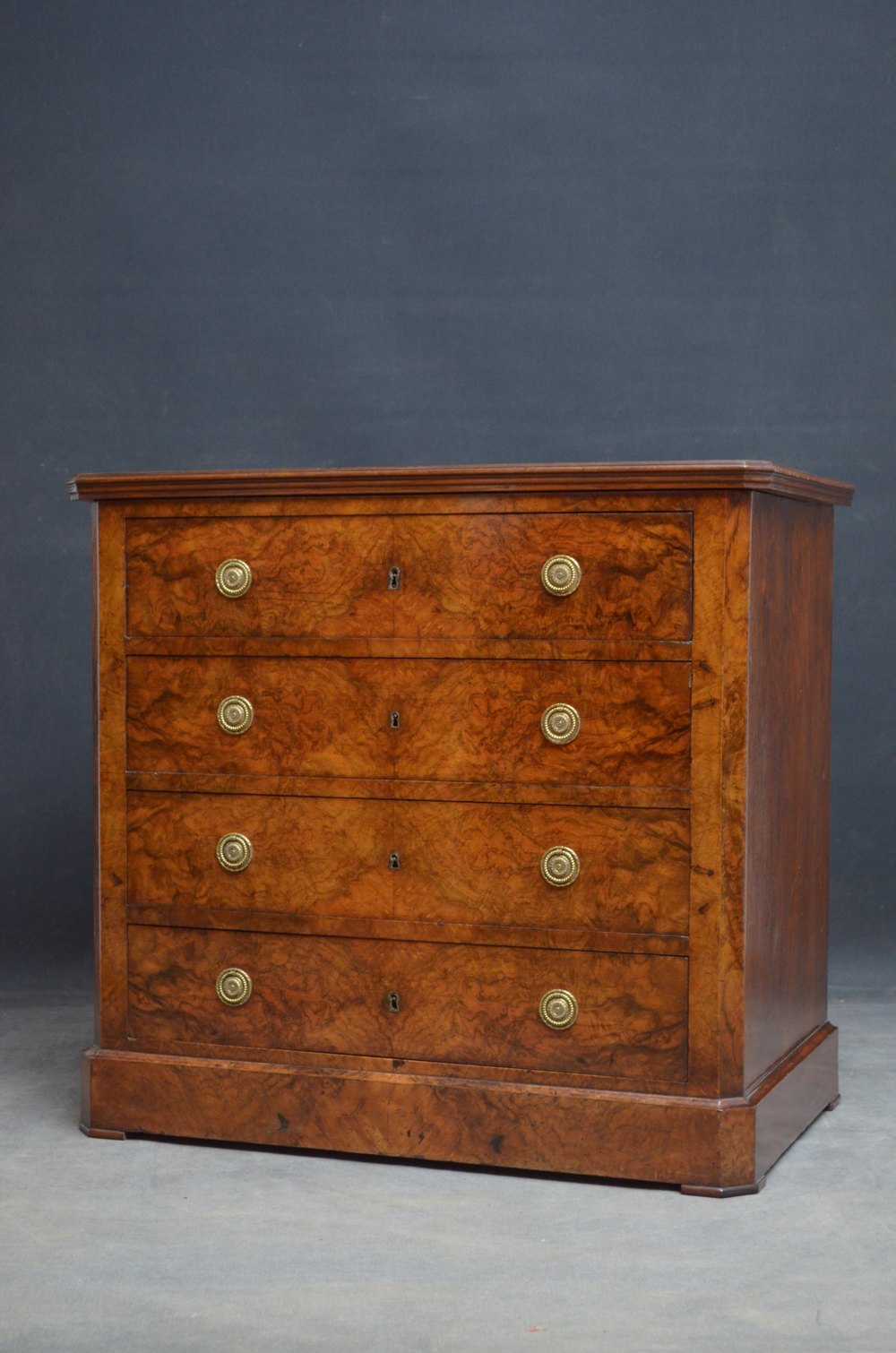 Small Victorian Walnut Chest Of Drawers Antiques Atlas