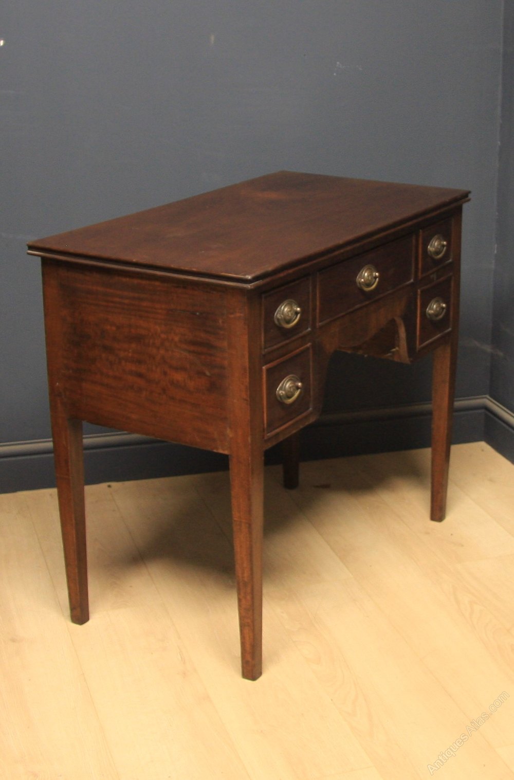 Mahogany Lowboy Side Table as346a739 / b318 Antiques Atlas