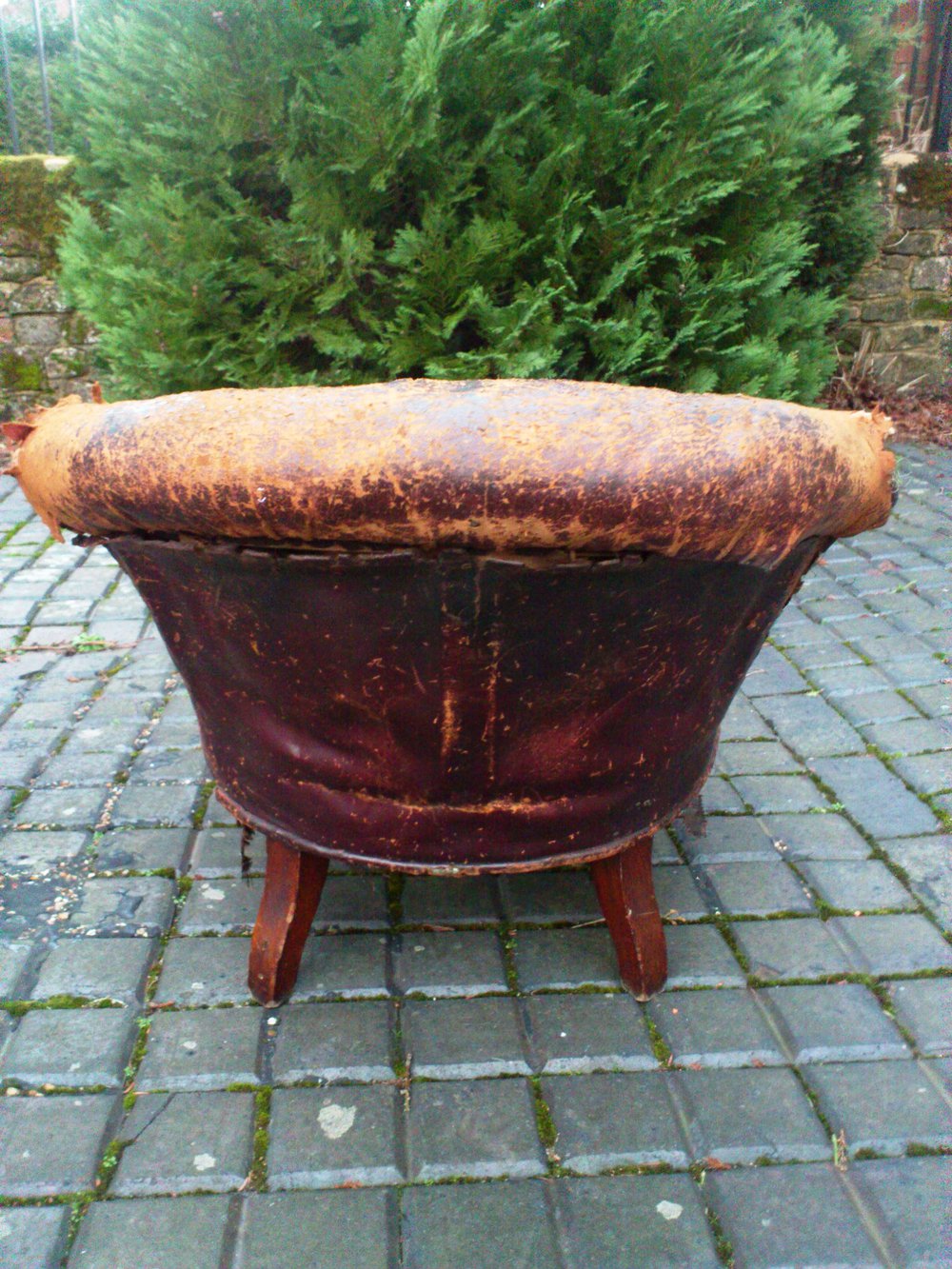 Sculptural Buttoned Leather Chair - Antiques Atlas