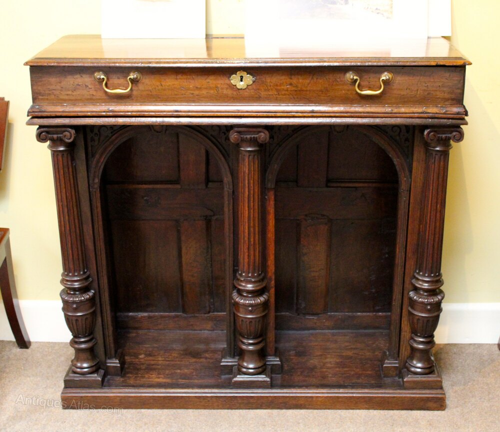 An Unusual 18thc. Oak Side Table as417a2673 / 6536 Antiques