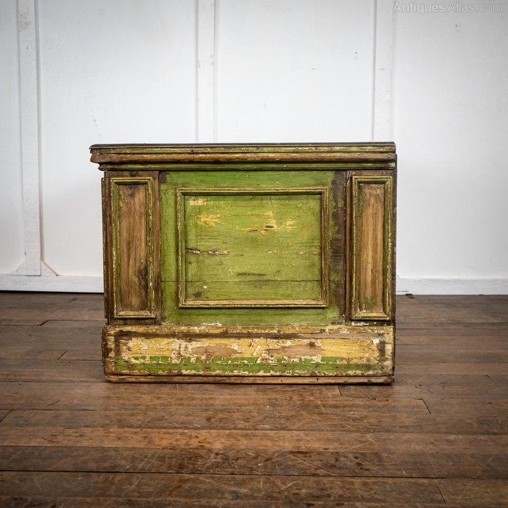 Distressed Painted Trunk / Coffee Table Antiques Atlas
