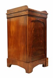 Mid-19th Century Flame Mahogany Pedestal Cupboard,