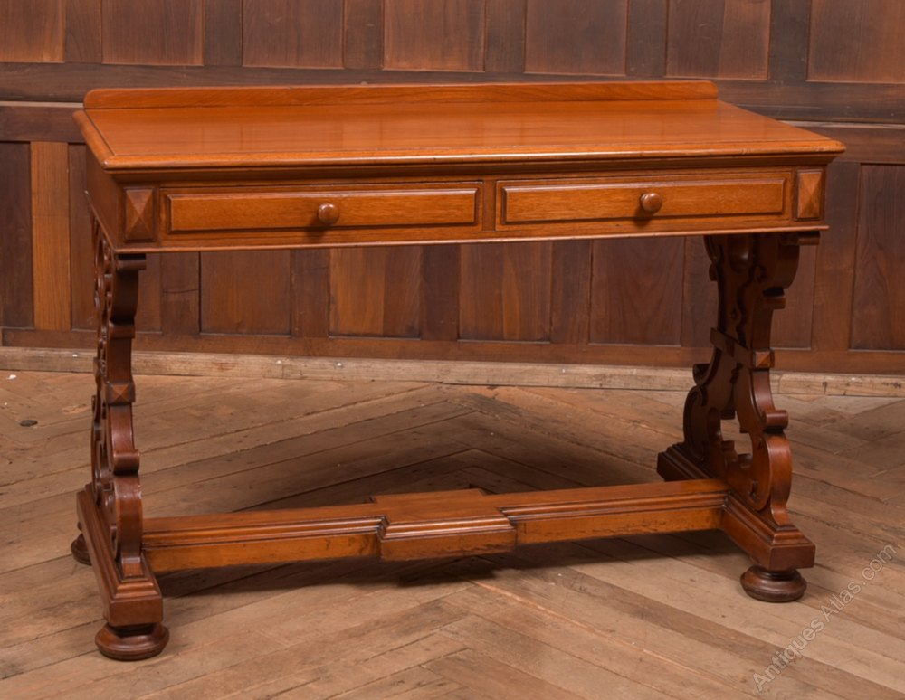 Victorian Red Walnut Hall Table - Antiques Atlas
