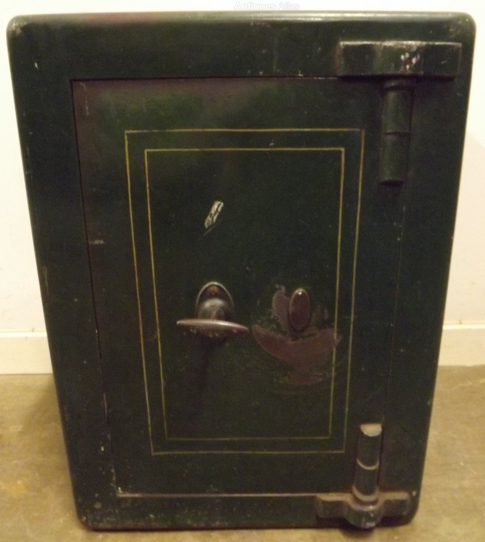 Antiques Atlas Vintage S. Withers & Co. Cast Iron Safe as527a300 / 13925