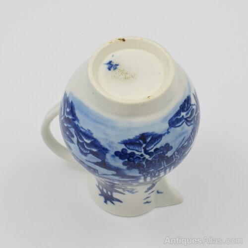 Antiques Atlas - First Period Worcester Porcelain Sparrow Beak Jug