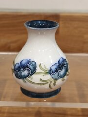 Superb Wm Moorcroft Poppy On White Miniature Vase