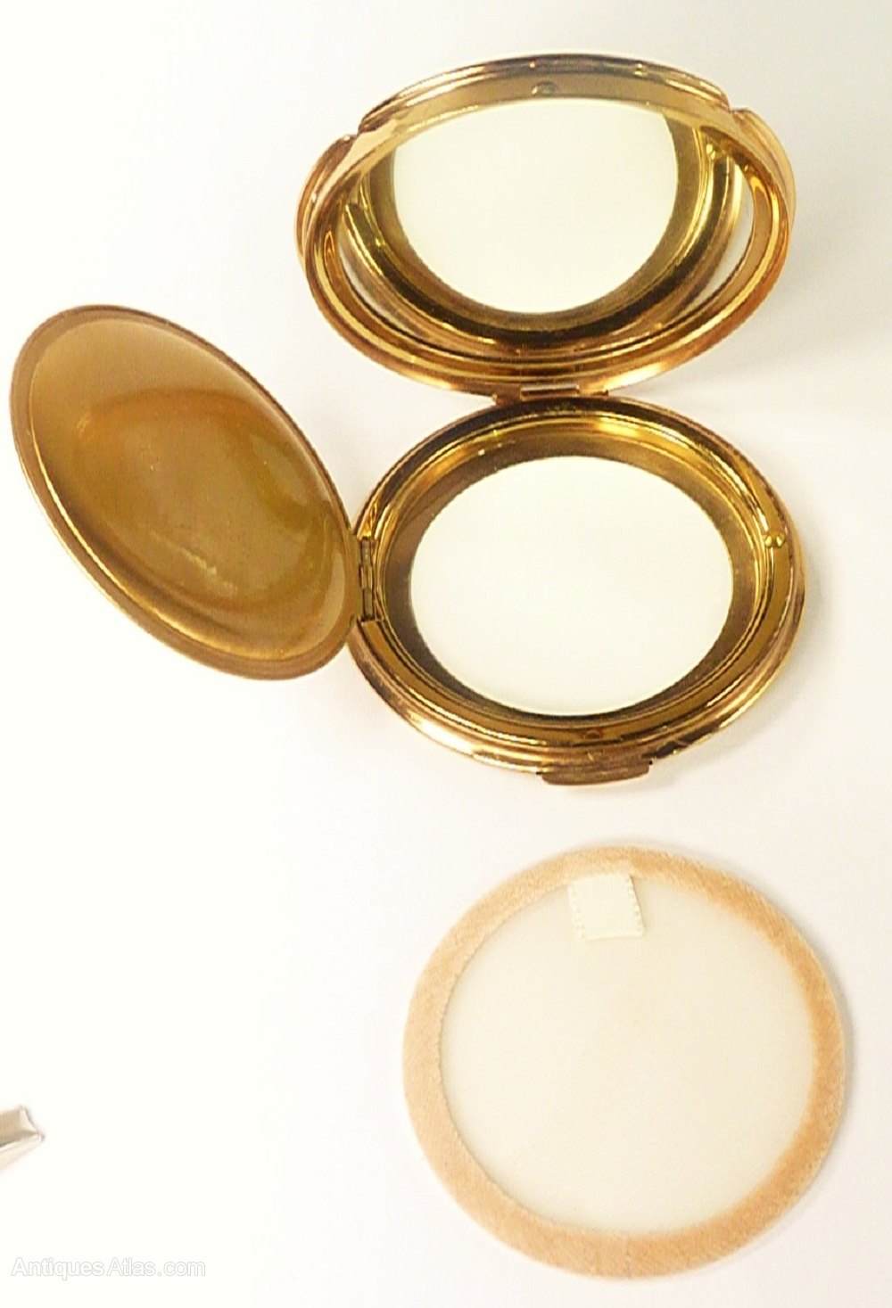 Antiques Atlas - Rare Enamel Stratton Piccadilly Compact 1959