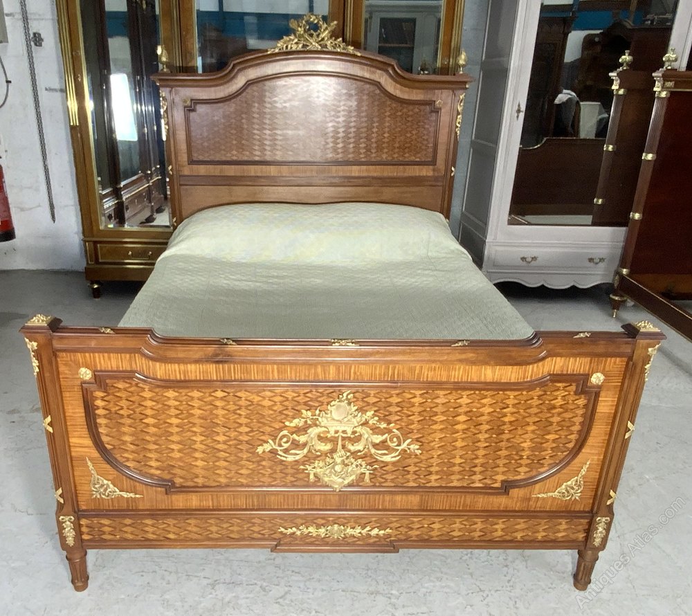 French King Size Bed With Brass Embellishments as819a461 / VI 1115