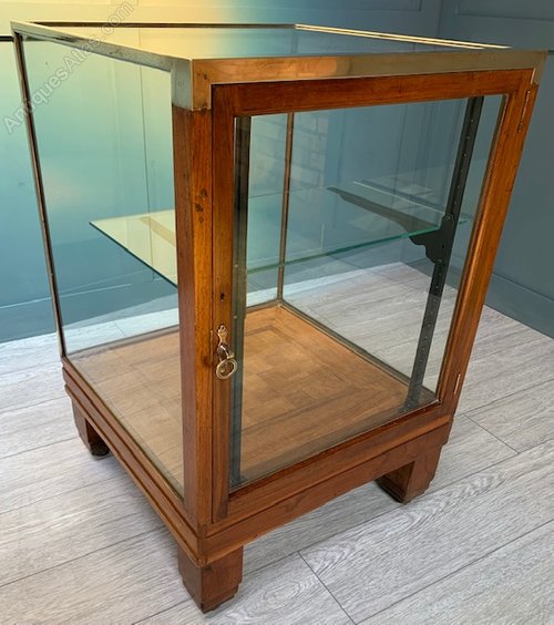 Shop Display Antiques Atlas