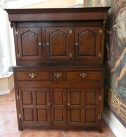Court Cupboard Country Oak 1640 Splits Into 2 